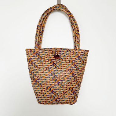 Farbige Strohtasche