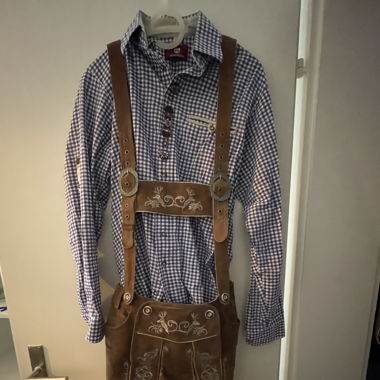 Lederhose plus Hemd