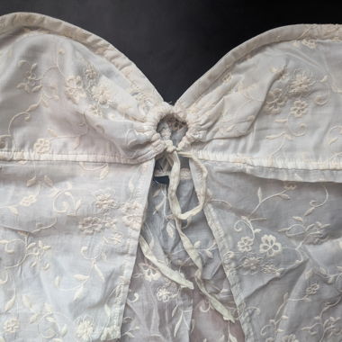 Top corsetto in pizzo ricamato