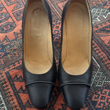 Roberta di Camerino Pumps in seta nera Made in Italy