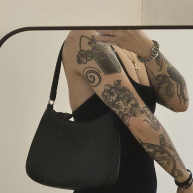 Schwarze Schulterhandtasche Bershka