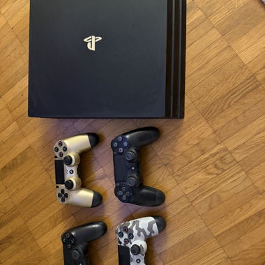 PlayStation 4 Pro Console Set