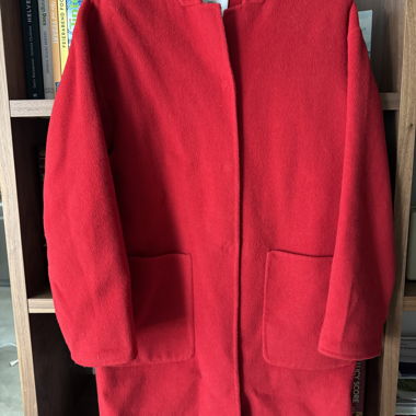 Toller roter Mantel