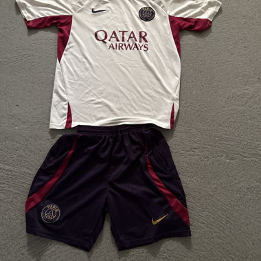 PSG outfit wear for football 
