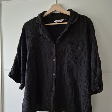 Blusa nera in mussola