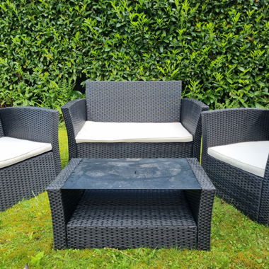 Rattan Lounge mit Kissen