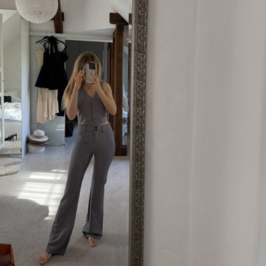 Graue Flared Hose