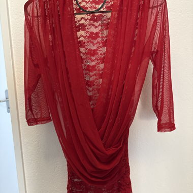 Abito in pizzo rosso
