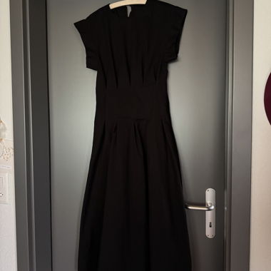 Schwarzes Zara Kleid 2026