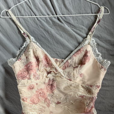 MESH V-NECK FLORAL LACE TOP