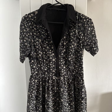 Robe à fleurs et dentelle 