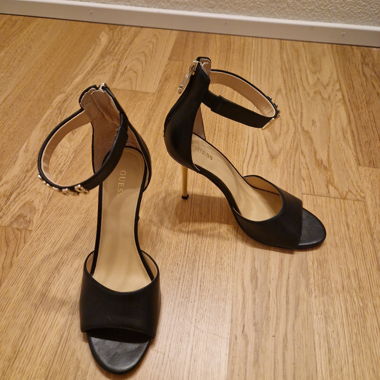 Tacchi alti Guess