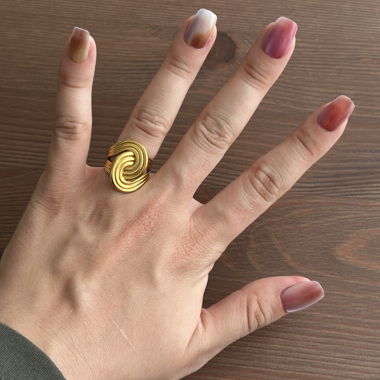 13 Gold-colored Spiral Ring