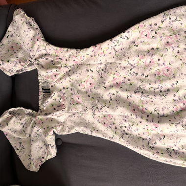 Vestito estivo floreale con maniche a sbuffo