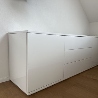 Weisses Sideboard mit Schubladen