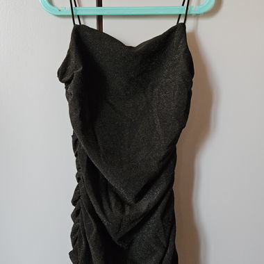 Robe courte noire pailletée