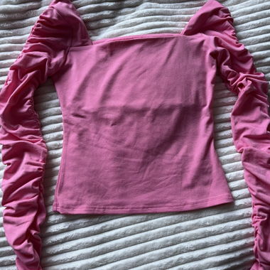 Top rosa a maniche lunghe 