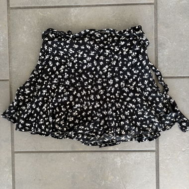 Gonna mini floreale Zara con skort