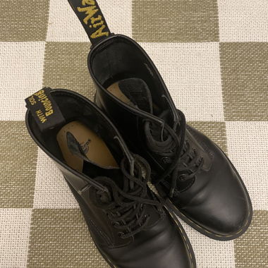 Stivaletti stringati Dr. Martens neri