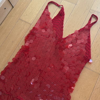 Top in maglia con paillettes rosse