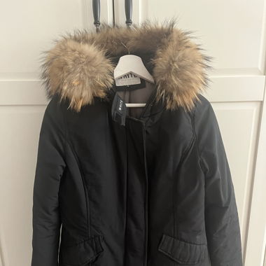 White Puffer Jacket mit Abnehmbarem Echtfell