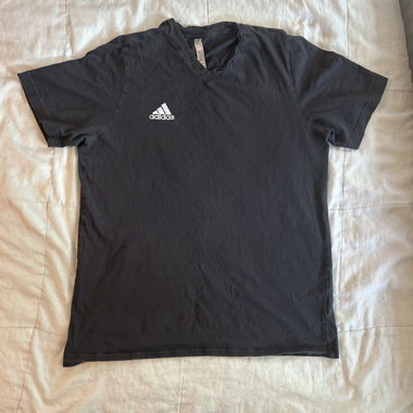 Adidas Basic T-Shirt – Größe M 