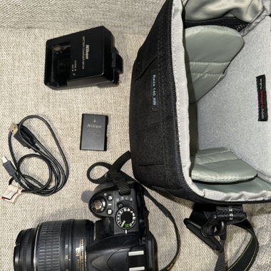 NIKON D3100