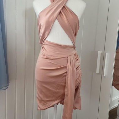 Abito in raso Oh Polly con cut-out