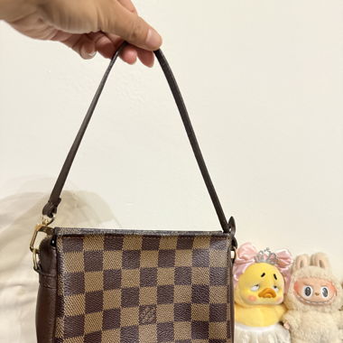 LOUIS VUITTON POCHETTE