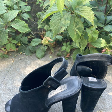 Schwarze Absatzschuhe
