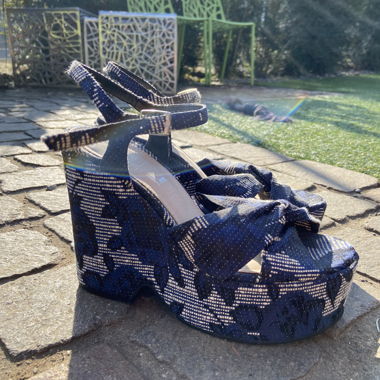 Plateau sandals