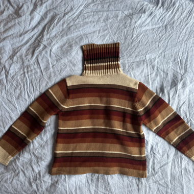 Gestreifter Rollkragenpullover