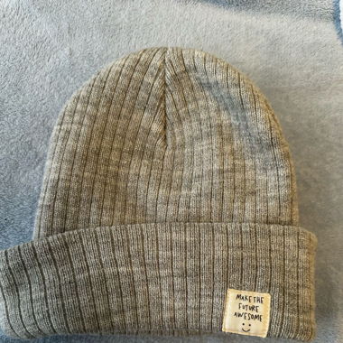 grey cap 