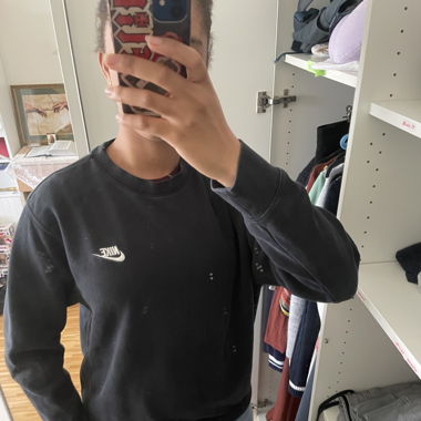 Black Nike sweatshirt 