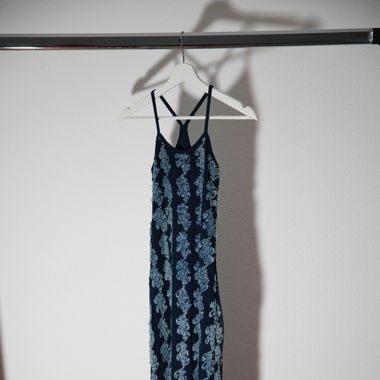 langes Kleid mit Jeans Verzierungen
