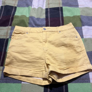 Short Jaune 
