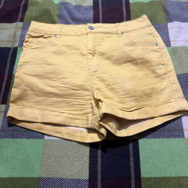 Short Jaune 