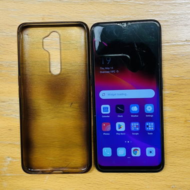 Smartphone OPPO con custodia