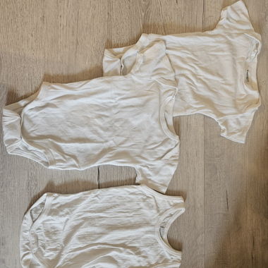 Weiße Babybodys