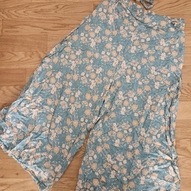 Light trousers