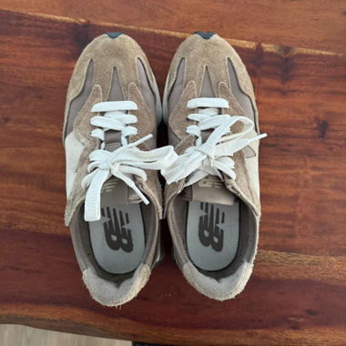 New Blance, beige brown sneaker, retro style