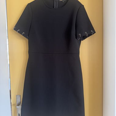 Maje schwarzes Kleid mit Ösendetails Gr. 4
