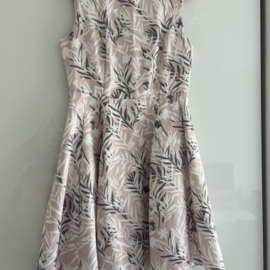 gemustertes Kleid
