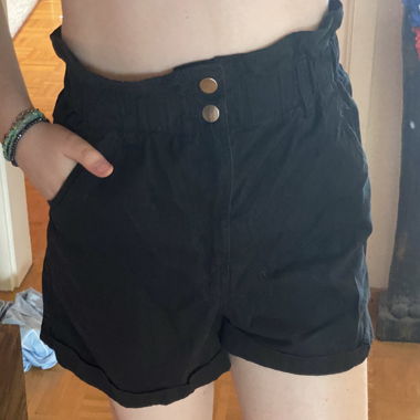 Schwarze Sommershorts