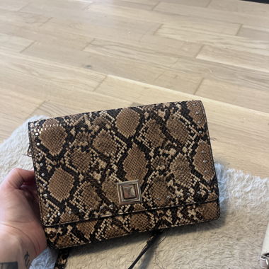 Sac à main avec chaînette serpent 