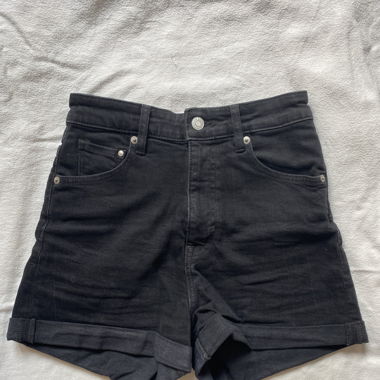 Short noir taille haute