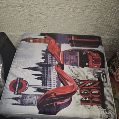 Hocker mit London Bemalung