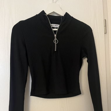 Schwarzes Langarmshirt mit Zip up