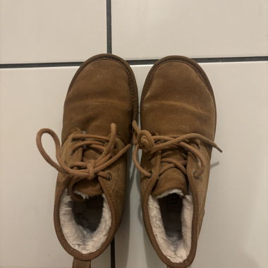 Chaussures UGG en daim marron