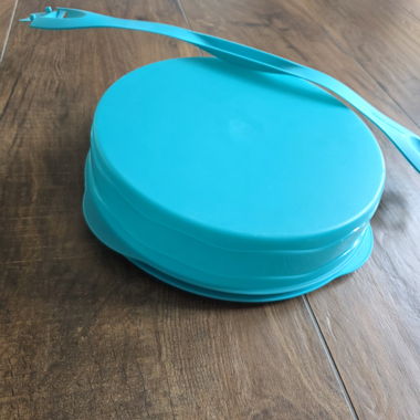 Tupperware cake platter